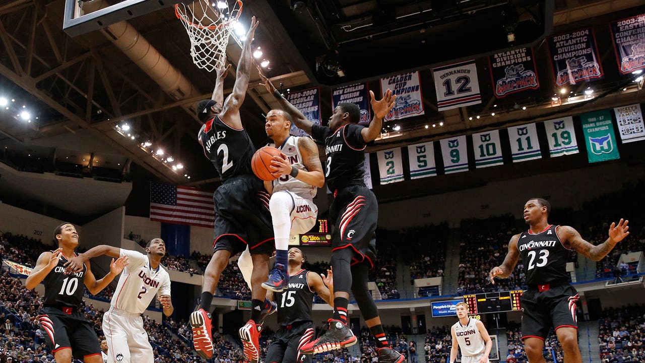 Napier's double-double helps UConn upset No. 11 Cincinnati